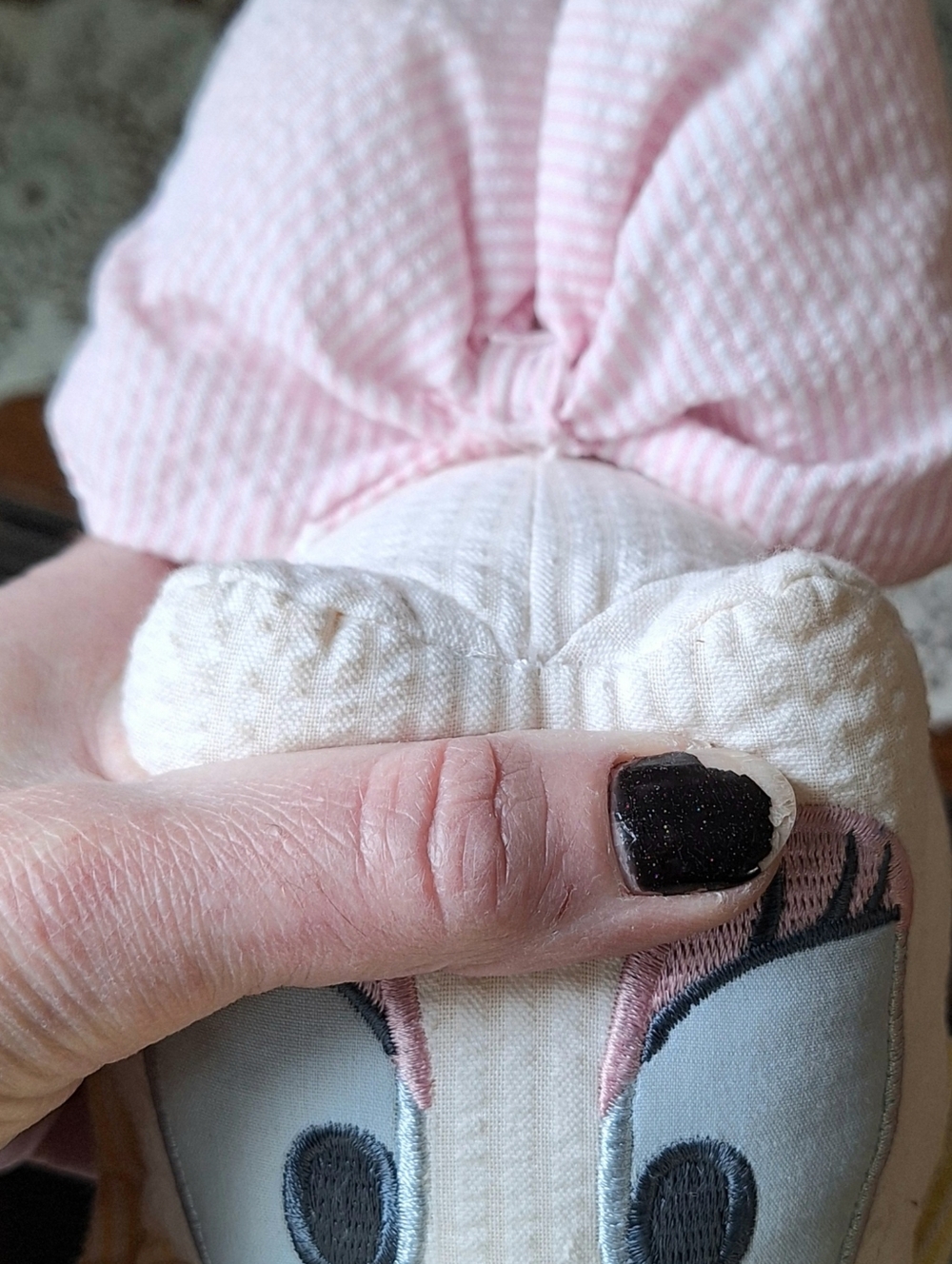 Disney 1990s Daisy Duck Plush In Pastel Seersucker Fabric With Bracelet - Picture 13 of 15